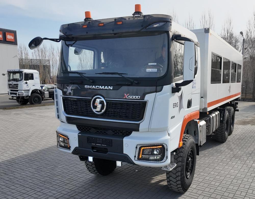 Отрузили партию вахтовых автобусов SHACMAN 6x6 X5000 в Костанайскую область в адрес группы компаний горнодобывающего сектора 