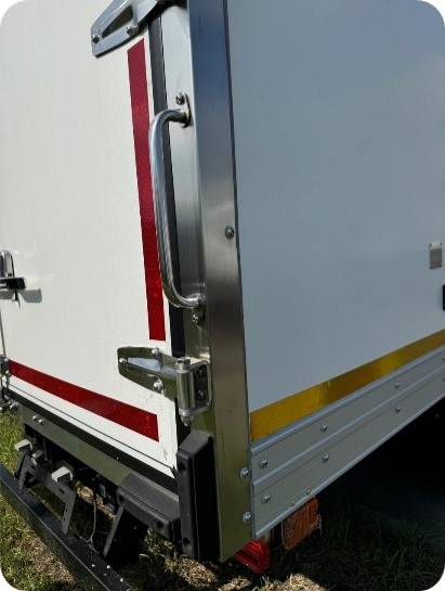 Фургон – рефрижератор на шасси DONGFENG C80L с ХОУ CARRIER C700 и ГБ NEU XB15130L
