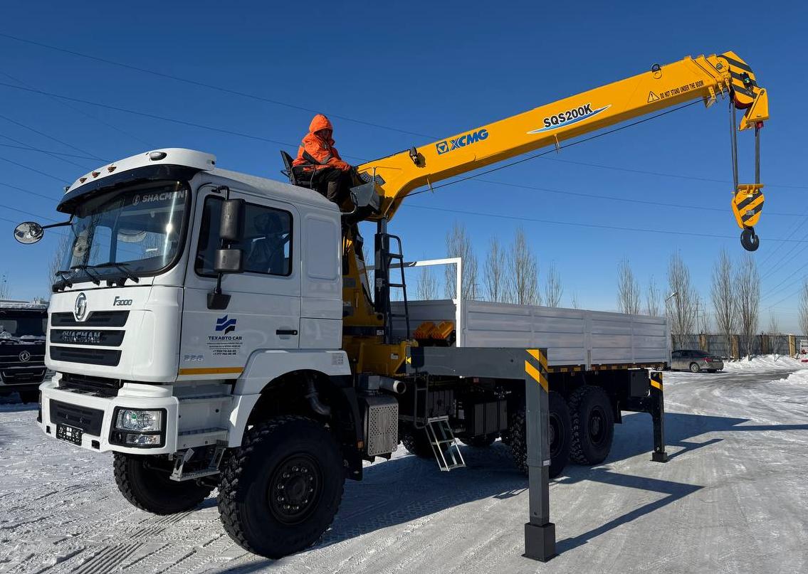 НОВИНКА для бездорожья! АВТОМОБИЛЬ БОРТОВОЙ SHACMAN 6x6 с КРАНОМ МАНИПУЛЯТОРОМ (КМУ) 8 тонн XCMG SQS200