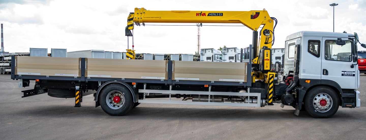 DONGFENG C180LS Крано-манипуляторная установка HYVA SK-6.3 (+ борт 7,5м (AL)