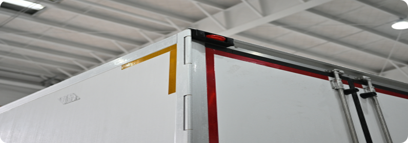 Рефрижератор на шасси DONGFENG C120L с ХОУ CARRIER C750 и ГБ NEU-XB15130AL