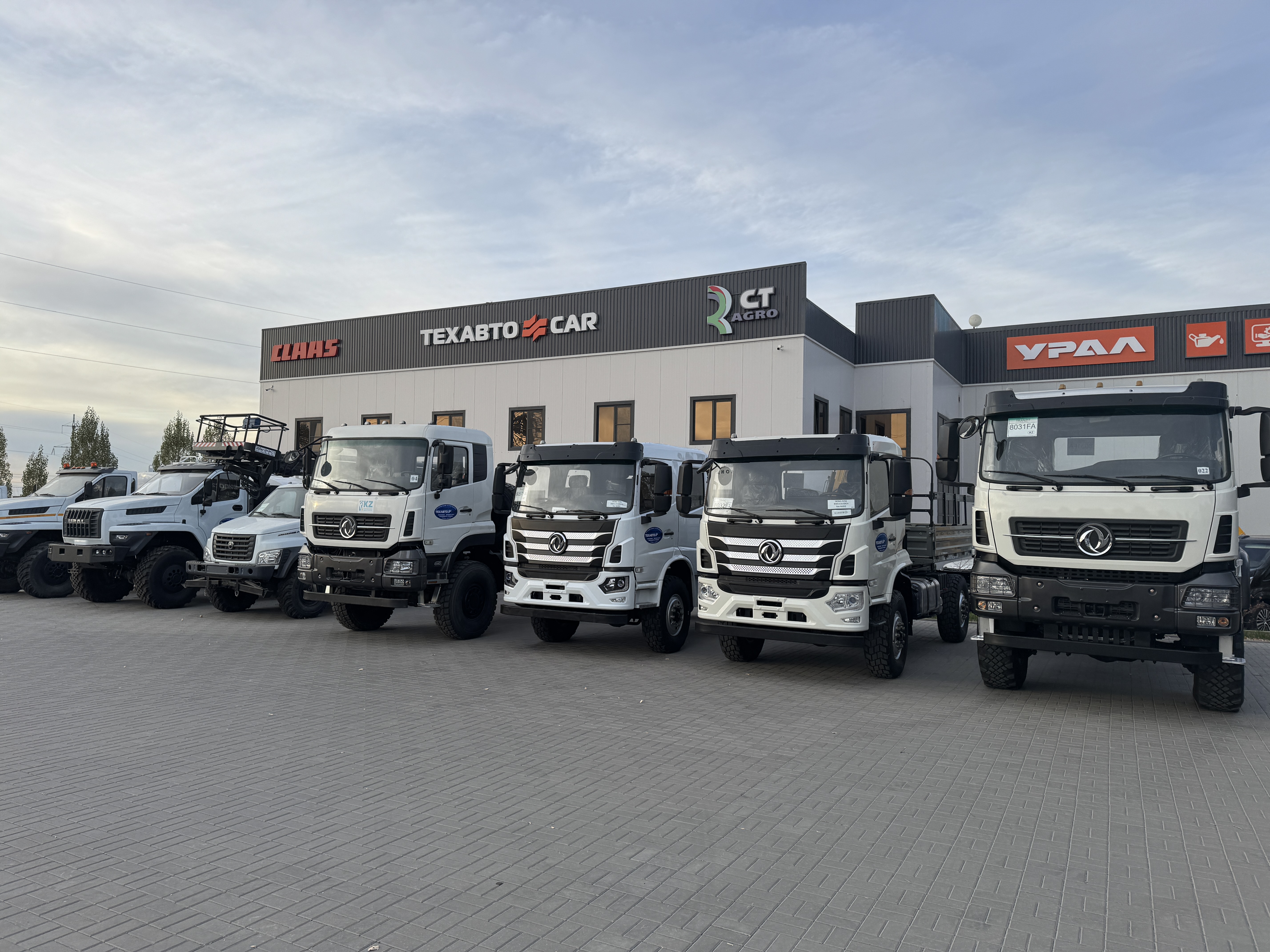Поступление автомобилей DONFENG 3250, 3180, 3140