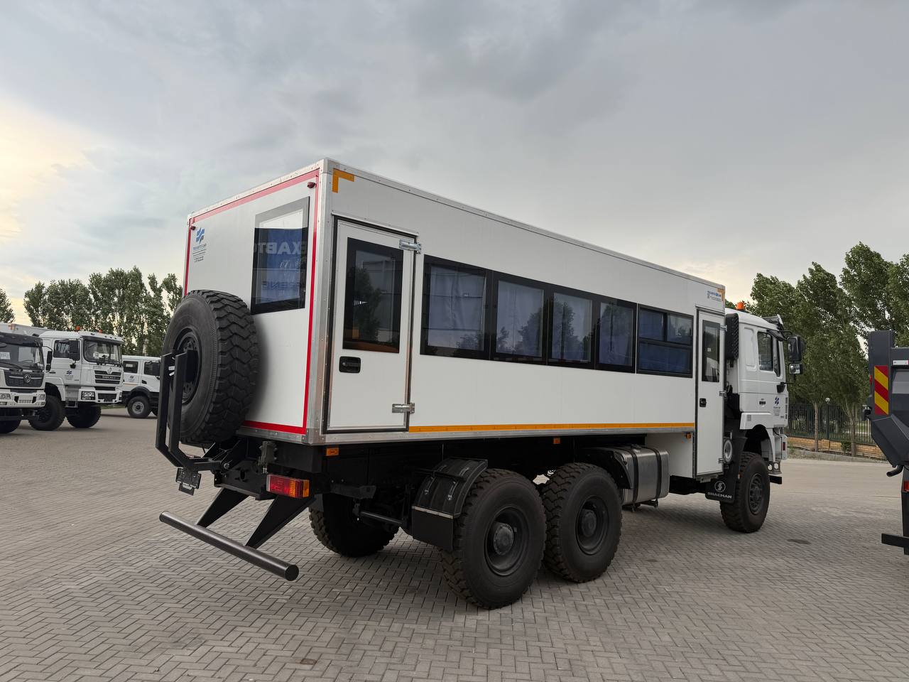 ОТГРУЗКА ПАРТИИ ВАХТОВЫХ АВТОБУСОВ SHACMAN F3000 - 28 мест 6х6 ОТГРУЗКА ПАРТИИ ВАХТОВЫХ АВТОБУСОВ SHACMAN F3000 - 28 мест 6х6