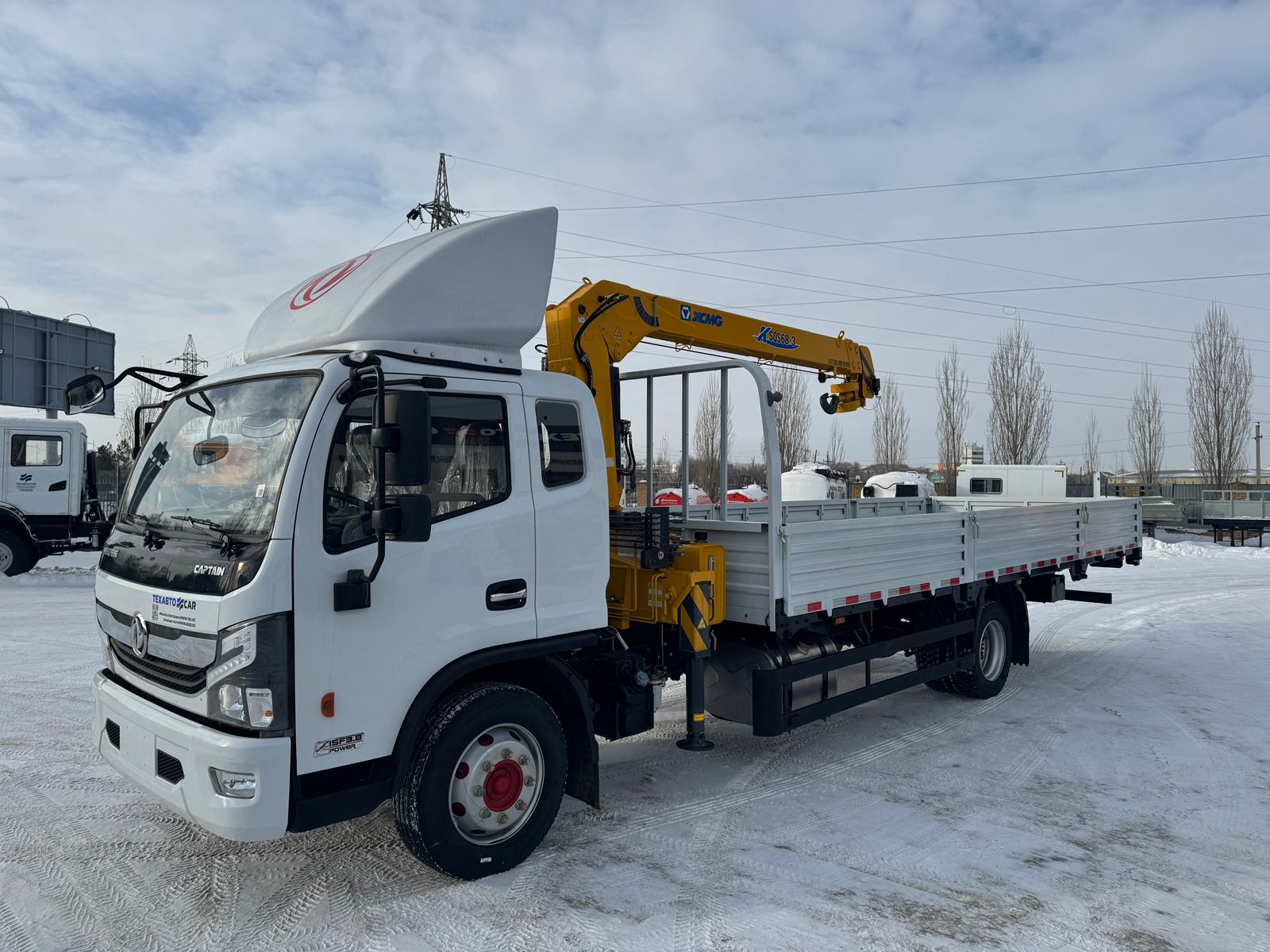DONGFENG C120L с тросовым краном манипулятором КМУ XCMG SQS68-3 бортовая платформа 6800мм DONGFENG C120L с тросовым краном манипулятором КМУ XCMG SQS68-3 бортовая платформа 6800мм