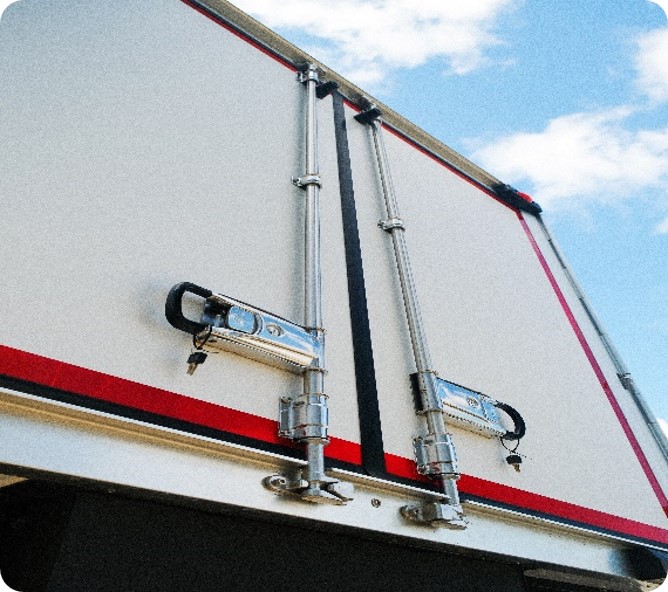 Рефрижератор на шасси DONGFENG C120L с ХОУ CARRIER C750 и ГБ NEU-XB15130AL