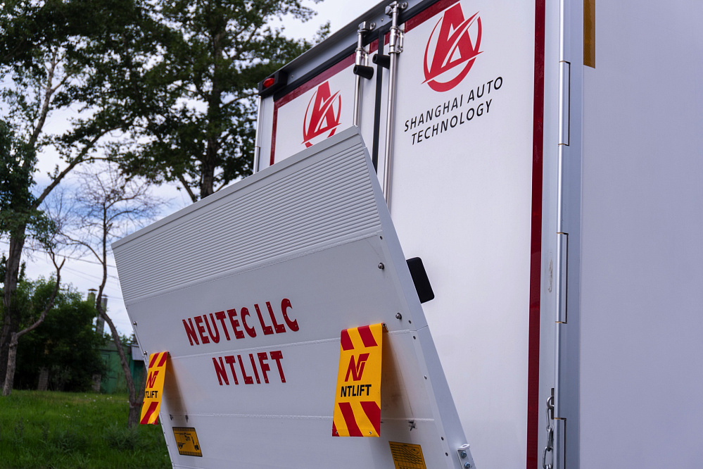 Рефрижератор на шасси DONGFENG C80N с ХОУ CARRIER C680 и ГБ NEU XB10130L