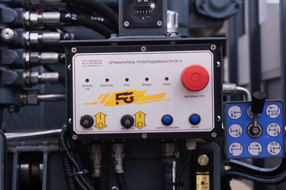 Бортовой автомобиль С120L оснащенный крано-манипуляторной установкой КМУ FG 514