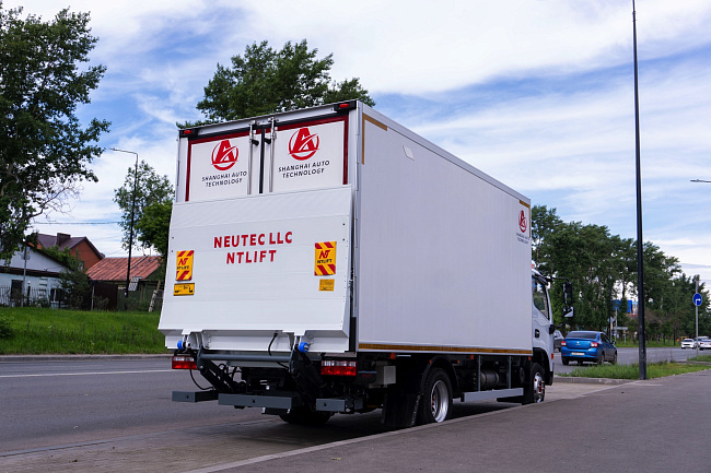 Рефрижератор на шасси DONGFENG C80N с ХОУ CARRIER C680 и ГБ NEU XB10130L