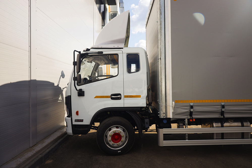 Автомобиль грузовой бортовой с тентом (ШТОРНИК) на базе DONGFENG С120L