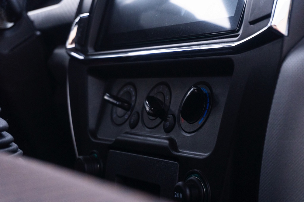 Бортовой автомобиль С120L оснащенный крано-манипуляторной установкой КМУ FG 514