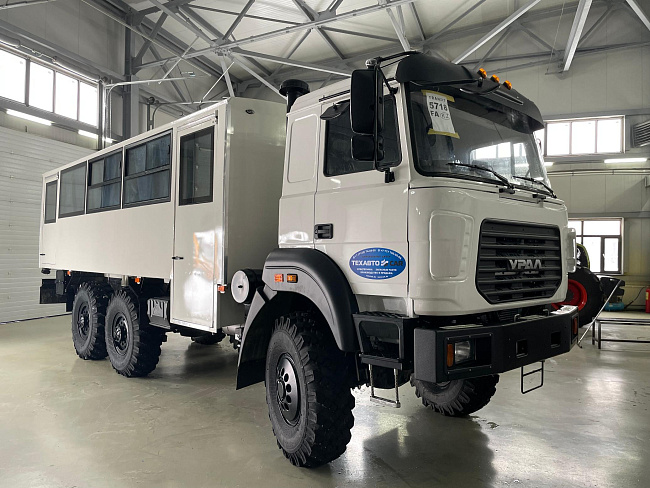 Вахтовый автобус Урал 3255-80 (кабина бескапотного типа) 30 мест