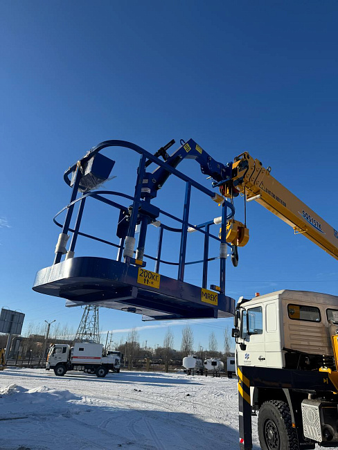 АВТОМОБИЛЬ БОРТОВОЙ SHACMAN 6x6 с КРАНОМ МАНИПУЛЯТОРОМ (КМУ) XCMG SQS157 с монтажной корзиной