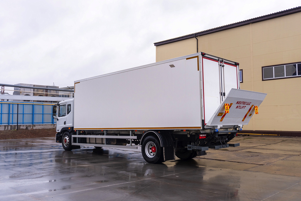 Фургон – рефрижератор на шасси DONGFENG C180LA с ХОУ CARRIER SH850 и ГБ NTLIFT 1.5
