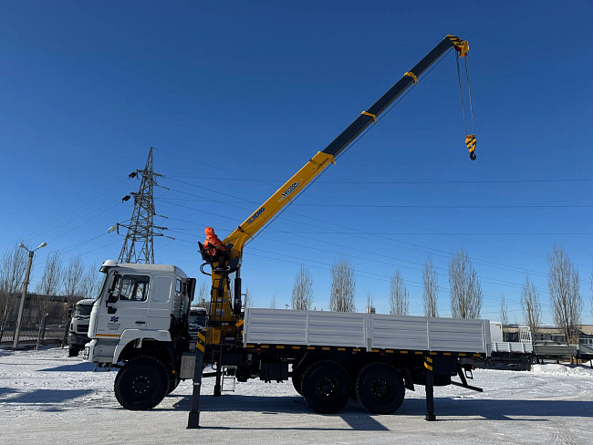 АВТОМОБИЛЬ БОРТОВОЙ SHACMAN 6x6 с КРАНОМ МАНИПУЛЯТОРОМ (КМУ) 8 тонн XCMG SQS200