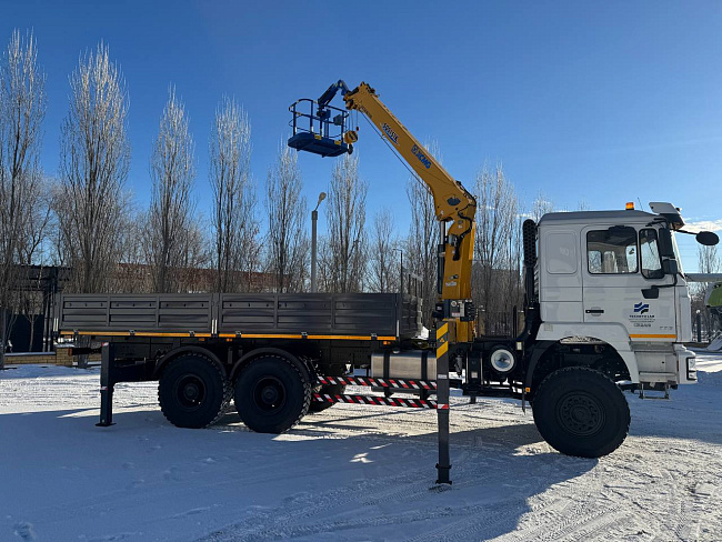 АВТОМОБИЛЬ БОРТОВОЙ SHACMAN 6x6 с КРАНОМ МАНИПУЛЯТОРОМ (КМУ) XCMG SQS157 с монтажной корзиной