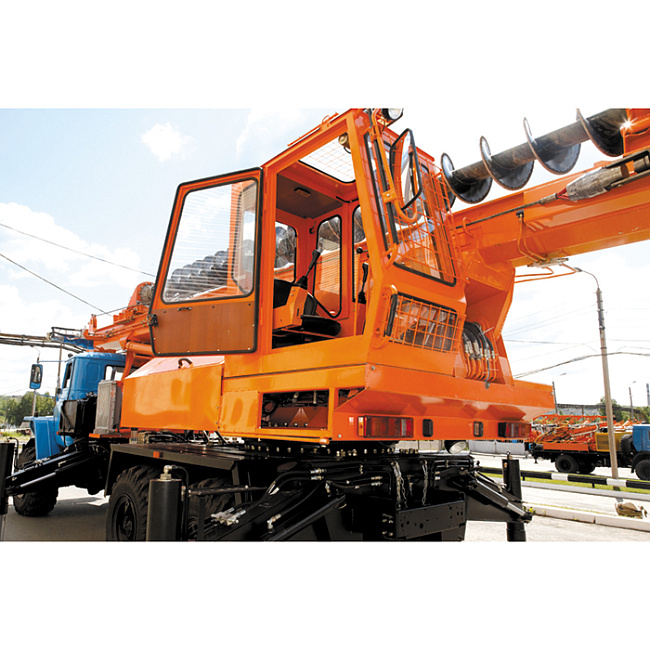 Машина бурильная шнековая МБШ-818