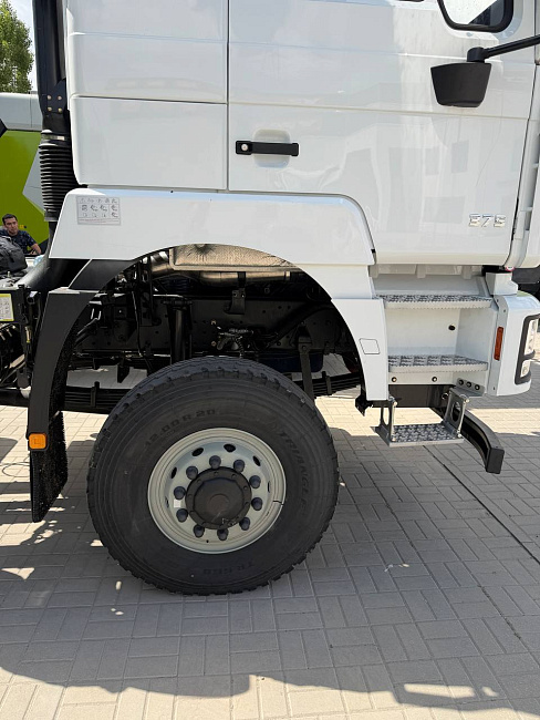 Шасси SHACMAN 6х6 SX1258DR385 база 4 375мм (двускатное)