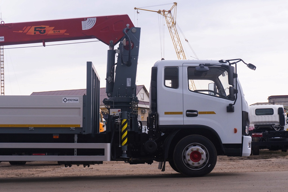 Бортовой автомобиль С120L оснащенный крано-манипуляторной установкой КМУ FG 514