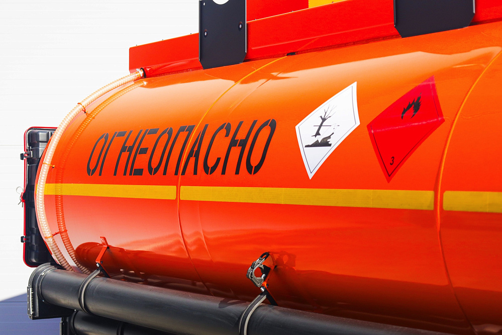 Автотопливозаправщик АТЗ-8 (вместимость 8 куб. м.) на базе DONGFENG C120S