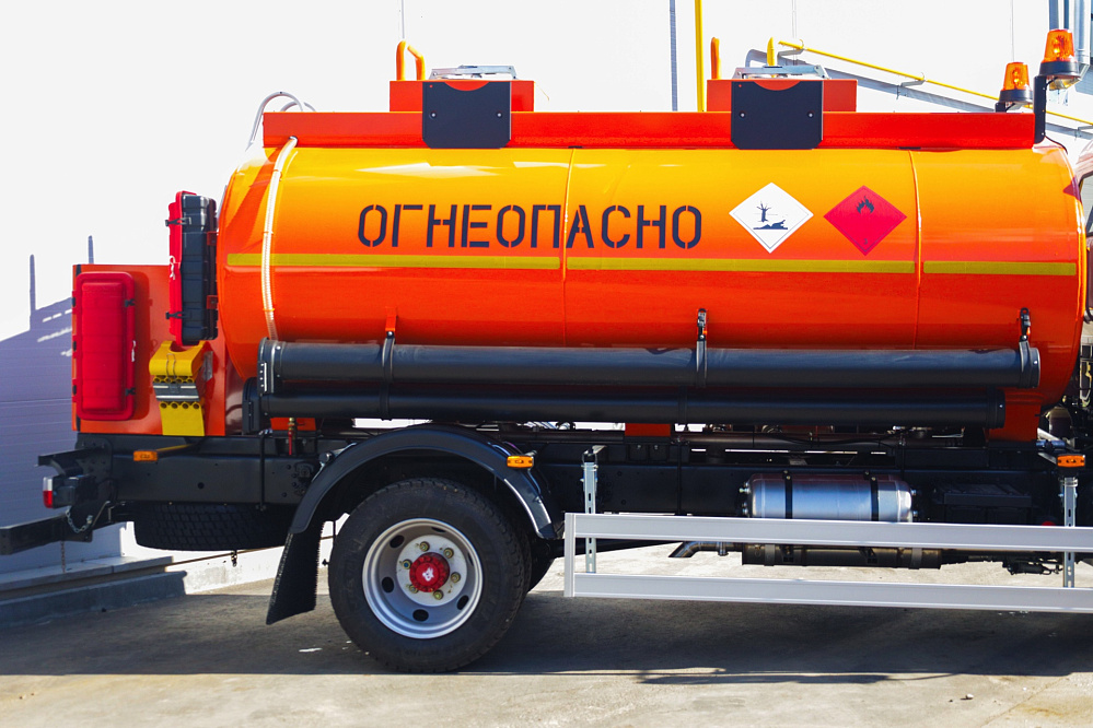 Автотопливозаправщик АТЗ-8 (вместимость 8 куб. м.) на базе DONGFENG C120S