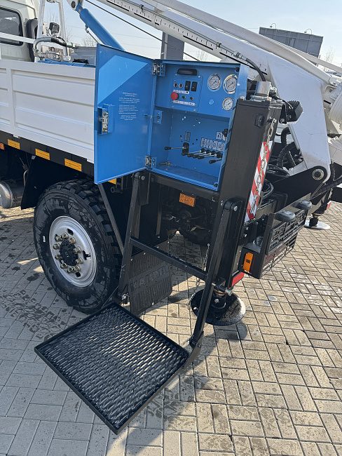 Бурильно-крановая машина DF-3000 на шасси DONFENG 4x4 