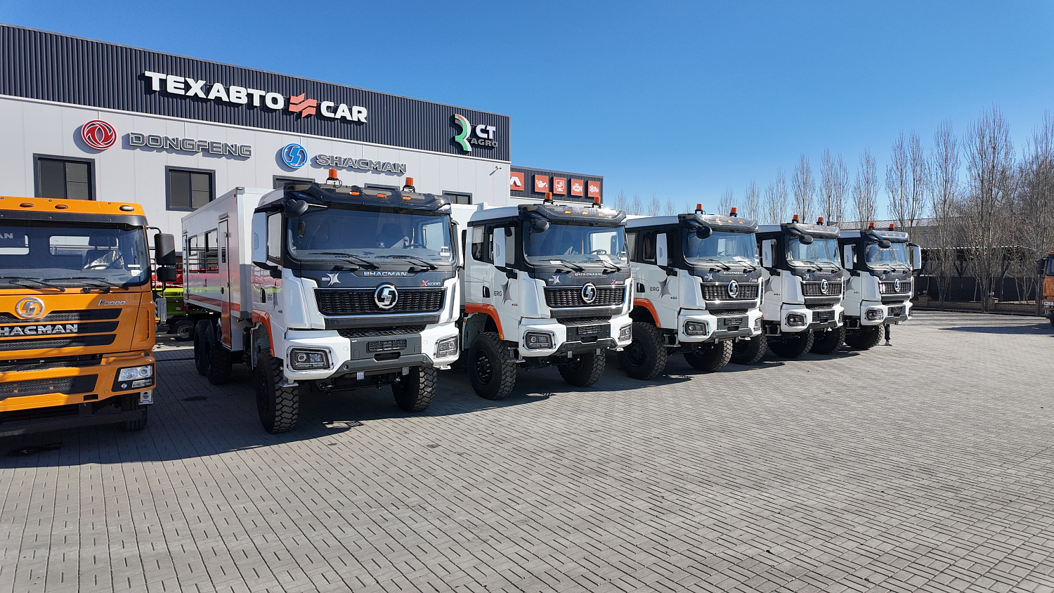 Отрузили партию вахтовых автобусов SHACMAN 6x6 X5000 в Костанайскую область в адрес группы компаний горнодобывающего сектора 