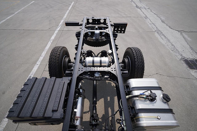 Шасси DONGFENG 4х4 вездеход кабина 2 ряд 13 тонн (рестайл 2026) мосты DENA