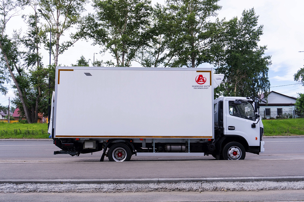 Рефрижератор на шасси DONGFENG C80N с ХОУ CARRIER C680 и ГБ NEU XB10130L
