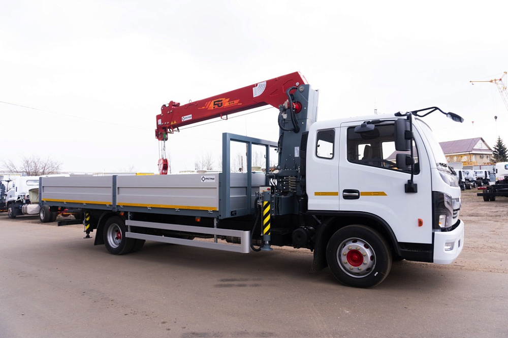 Бортовой автомобиль С120L оснащенный крано-манипуляторной установкой КМУ FG 514