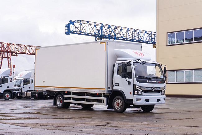 Фургон — рефрижератор на шасси DONGFENG C120М с ХОУ CARRIER C700 и ГБ NEU-XB15130AL