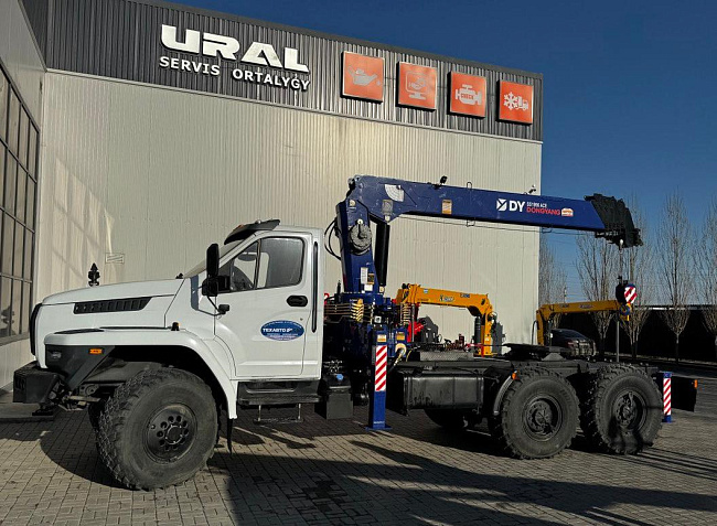 Седельный тягач Урал NEXT 44202-74 с КМУ