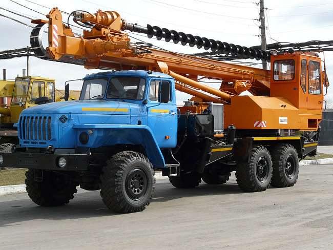 Машина бурильная шнековая МБШ-818