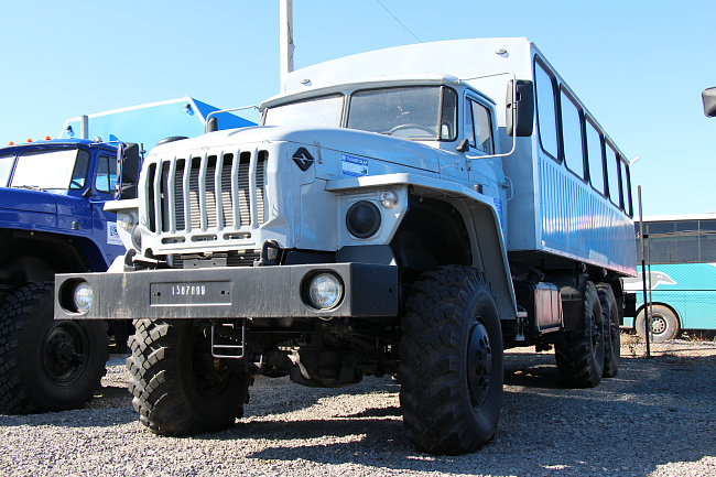 Вахтовый автобус Урал-3255-0013-61 30 мест