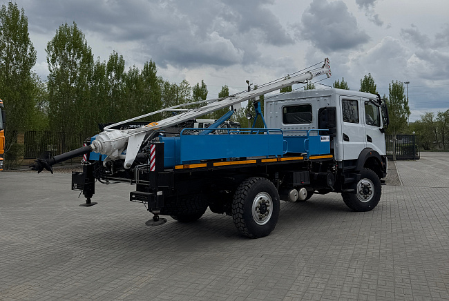 Бурильно-крановая машина DF БКМ-516 на шасси DONFENG 2131 4x4 спаренная кабина 6 мест