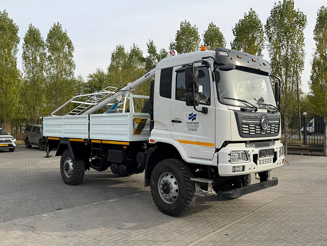 Бурильно-крановая машина DF-3000 на шасси DONFENG 4x4 