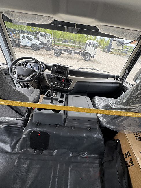 Бурильно-крановая машина DF БКМ-516 на шасси DONFENG 2131 4x4 спаренная кабина 6 мест