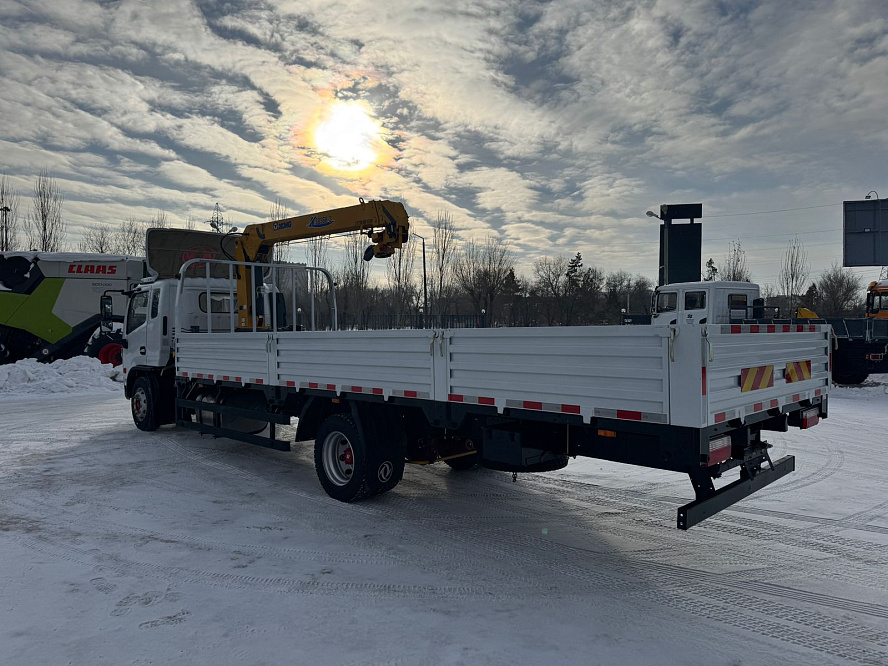 Бортовой автомобиль Dongfeng C120L с КМУ XCMG SQS68-3