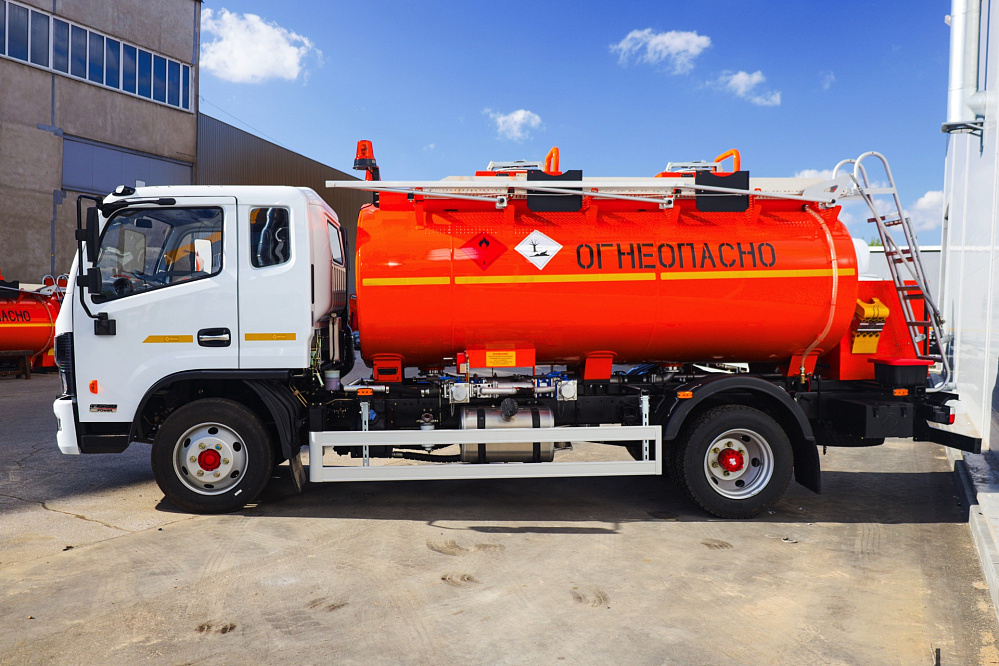 Автотопливозаправщик АТЗ-8 (вместимость 8 куб. м.) на базе DONGFENG C120S