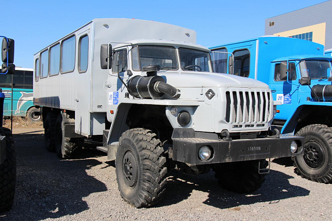 Вахтовый автобус Урал-3255-0013-61 30 мест
