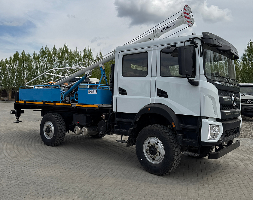 Бурильно-крановая машина DF БКМ-516 на шасси DONFENG 2131 4x4 спаренная кабина 6 мест