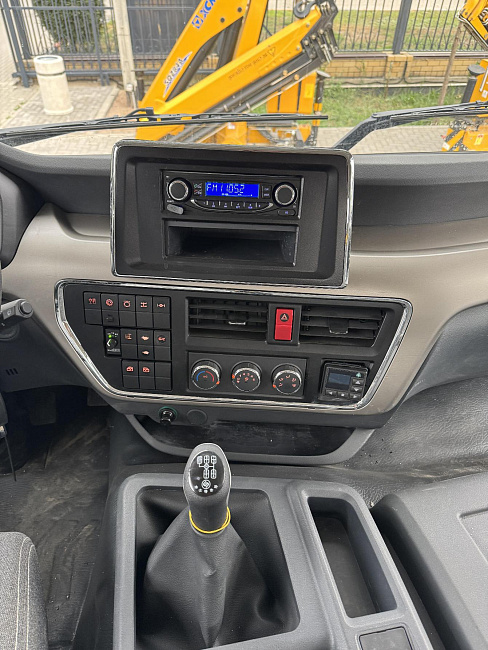 Бортовой автомобиль DONFENG  4х4 кабина 7 мест