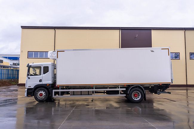 Фургон – рефрижератор на шасси DONGFENG C180LA с ХОУ CARRIER SH850 и ГБ NTLIFT 1.5