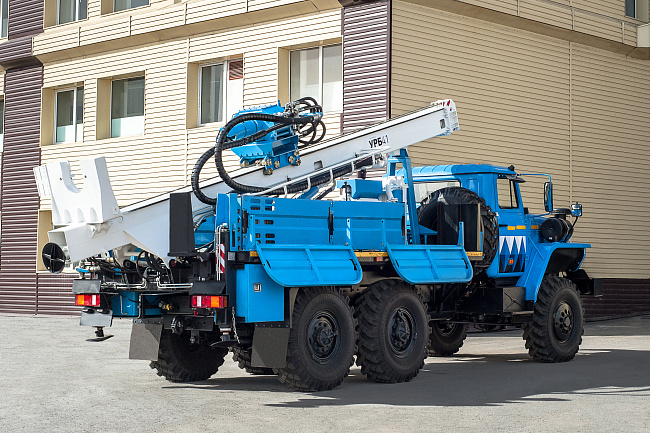 Установка разведочного бурения УРБ-41