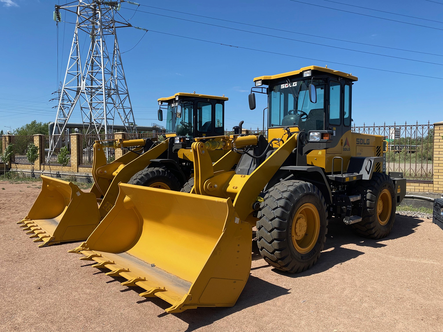 Новинки на складе - Погрузчик фронтальный  SDLG LG 933L 