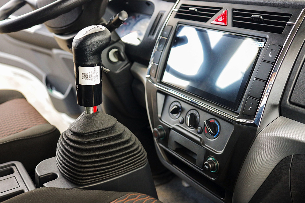 Автомобиль грузовой бортовой с тентом (ШТОРНИК) на базе DONGFENG С120L