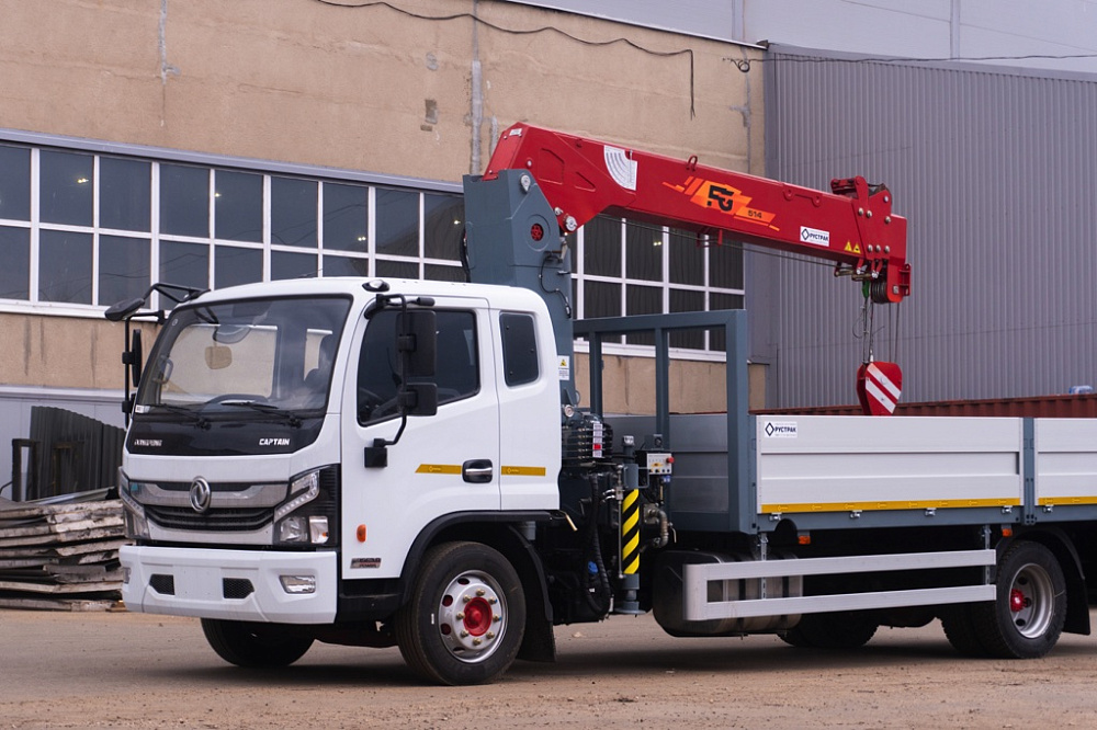 Бортовой автомобиль С120L оснащенный крано-манипуляторной установкой КМУ FG 514