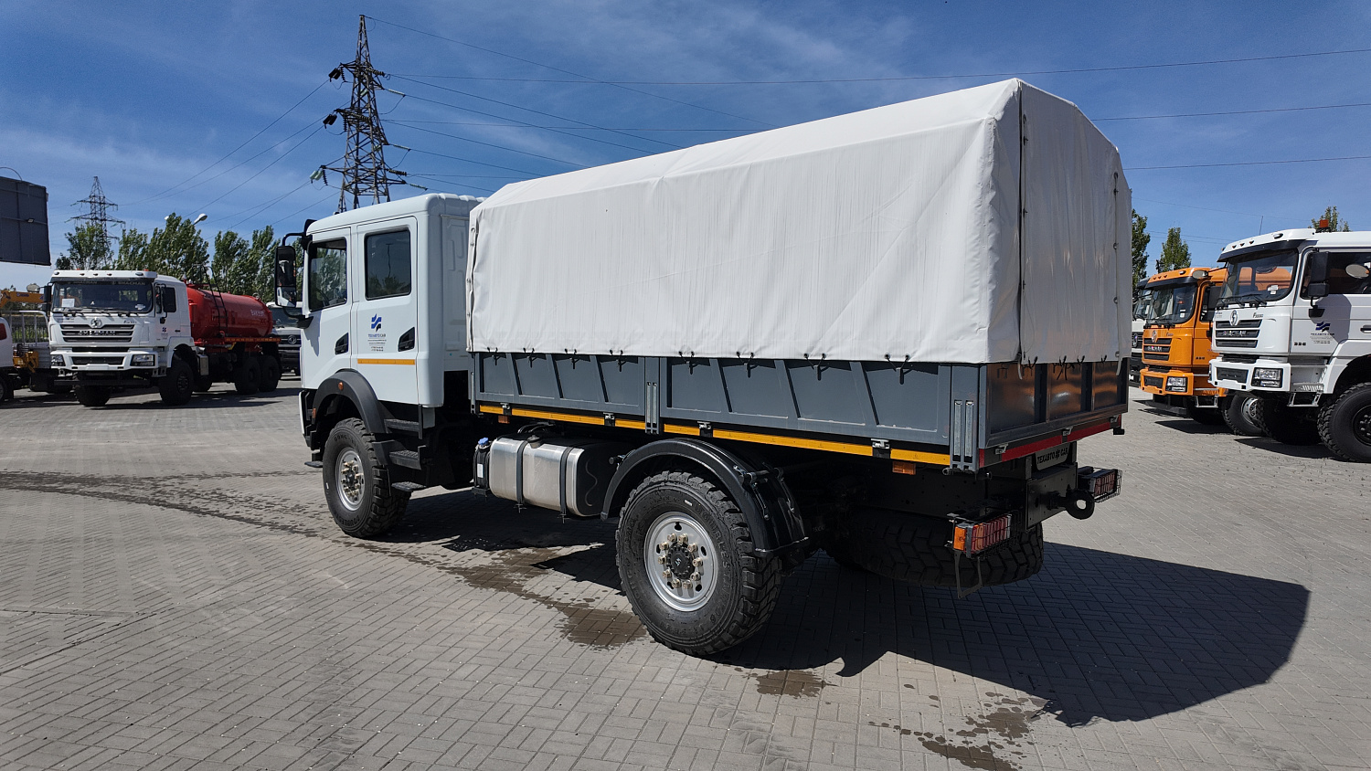 Отгрузка очередного вездехода DONGFENG 2131 4х4 со спаренной кабиной 6 мест и бортовой платформой
