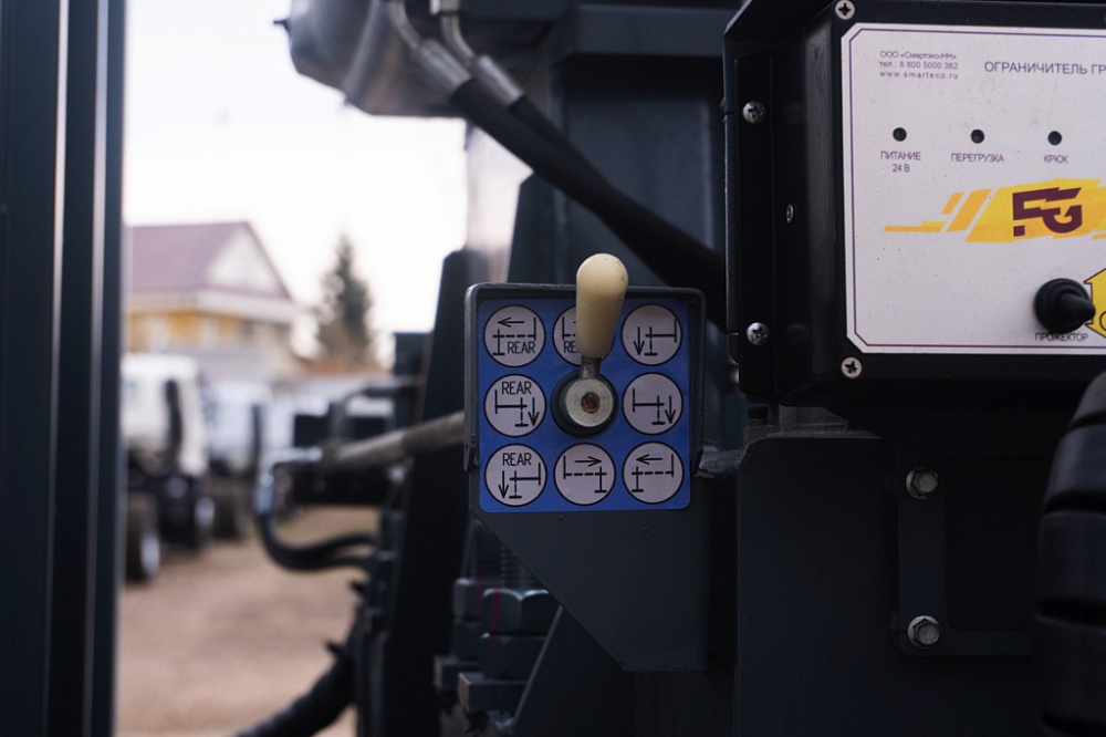 Бортовой автомобиль С120L оснащенный крано-манипуляторной установкой КМУ FG 514