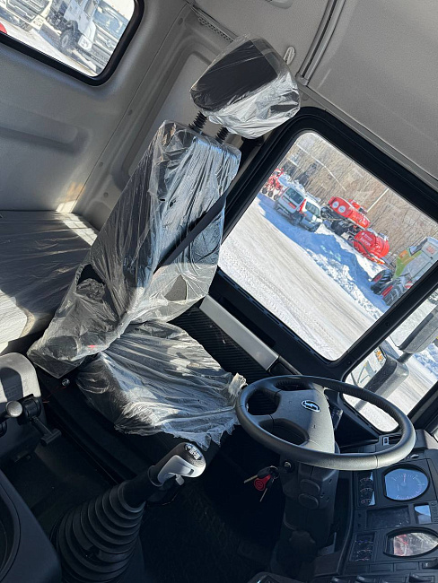 АВТОМОБИЛЬ БОРТОВОЙ SHACMAN 6x6 с КРАНОМ МАНИПУЛЯТОРОМ (КМУ) 8 тонн XCMG SQS200