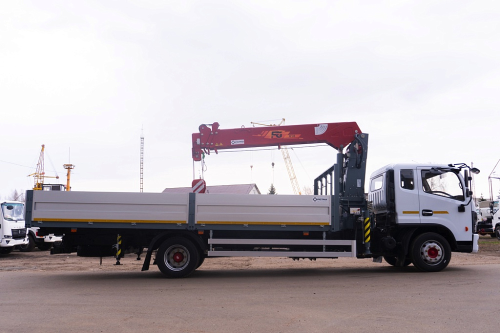 Бортовой автомобиль С120L оснащенный крано-манипуляторной установкой КМУ FG 514